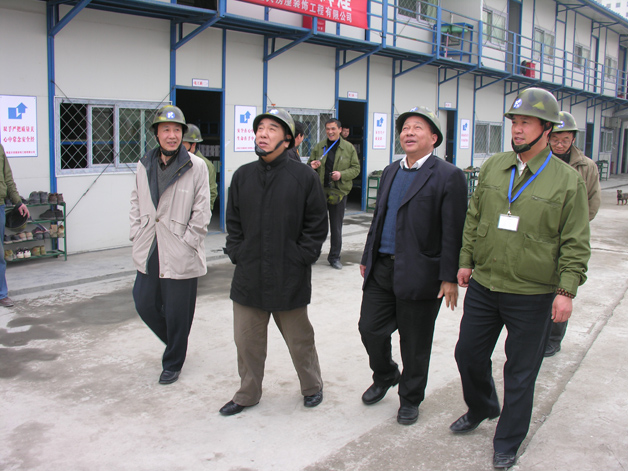 中裝協(xié)施工委秘書長顧國華一行前往藍天公司工地考察 