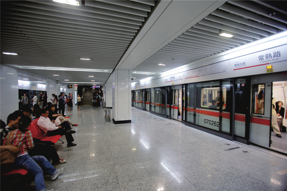 常熟路站站臺(tái)層.jpg